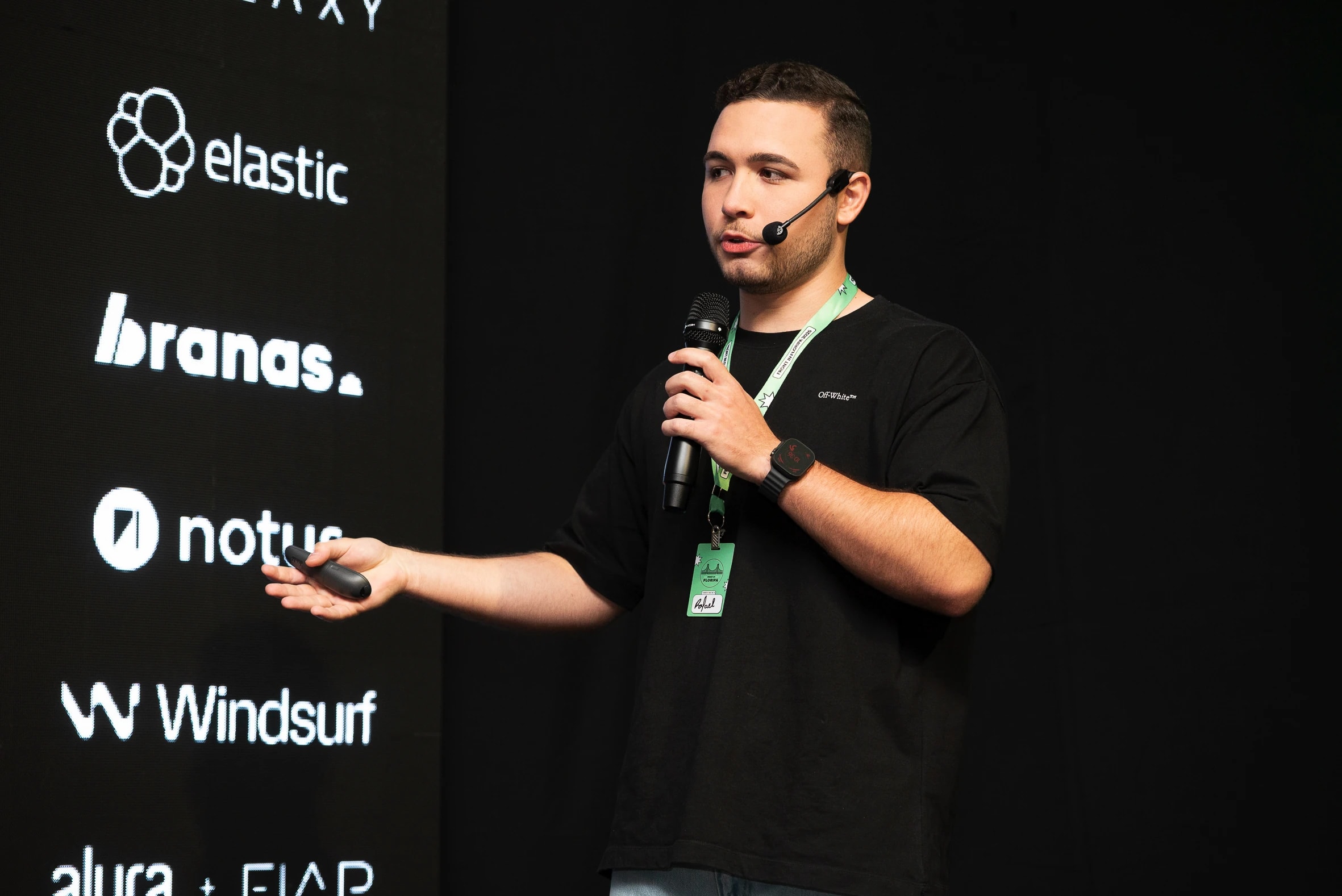 Rafael speaking beside the sponsor wall at Front in Floripa