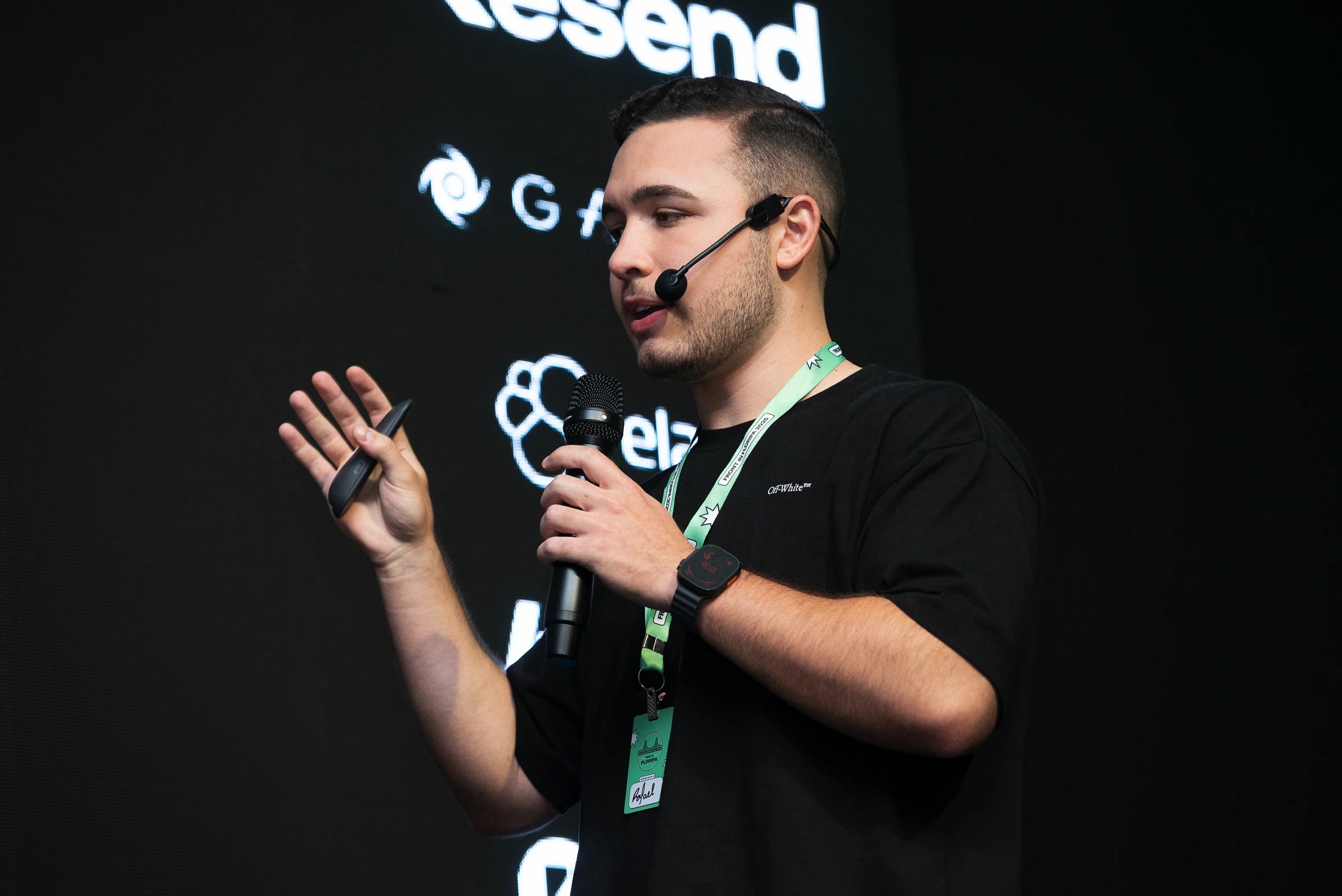Rafael explaining a point on stage at Front in Floripa