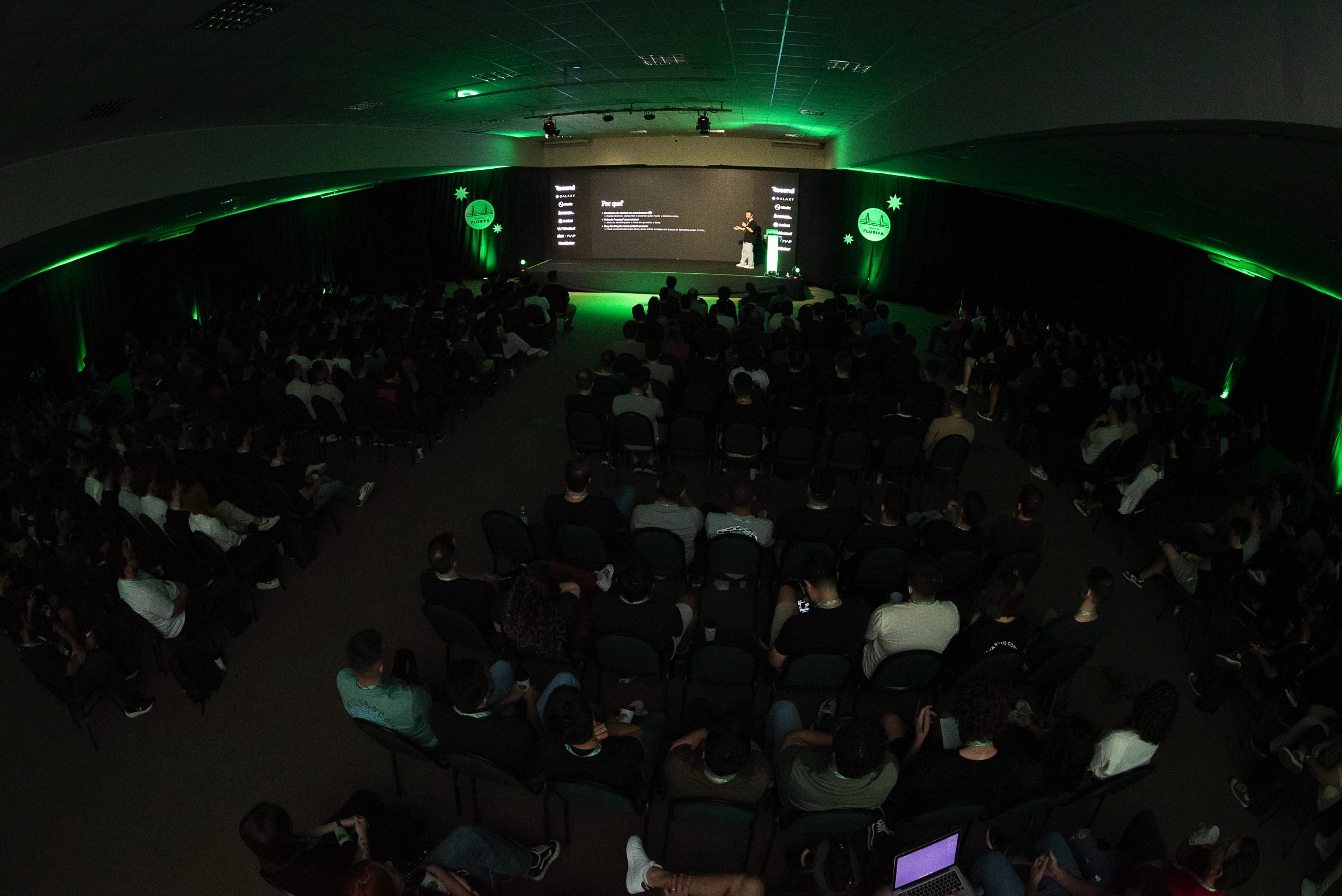 The Front in Floripa audience watching the Dashboard migration talk